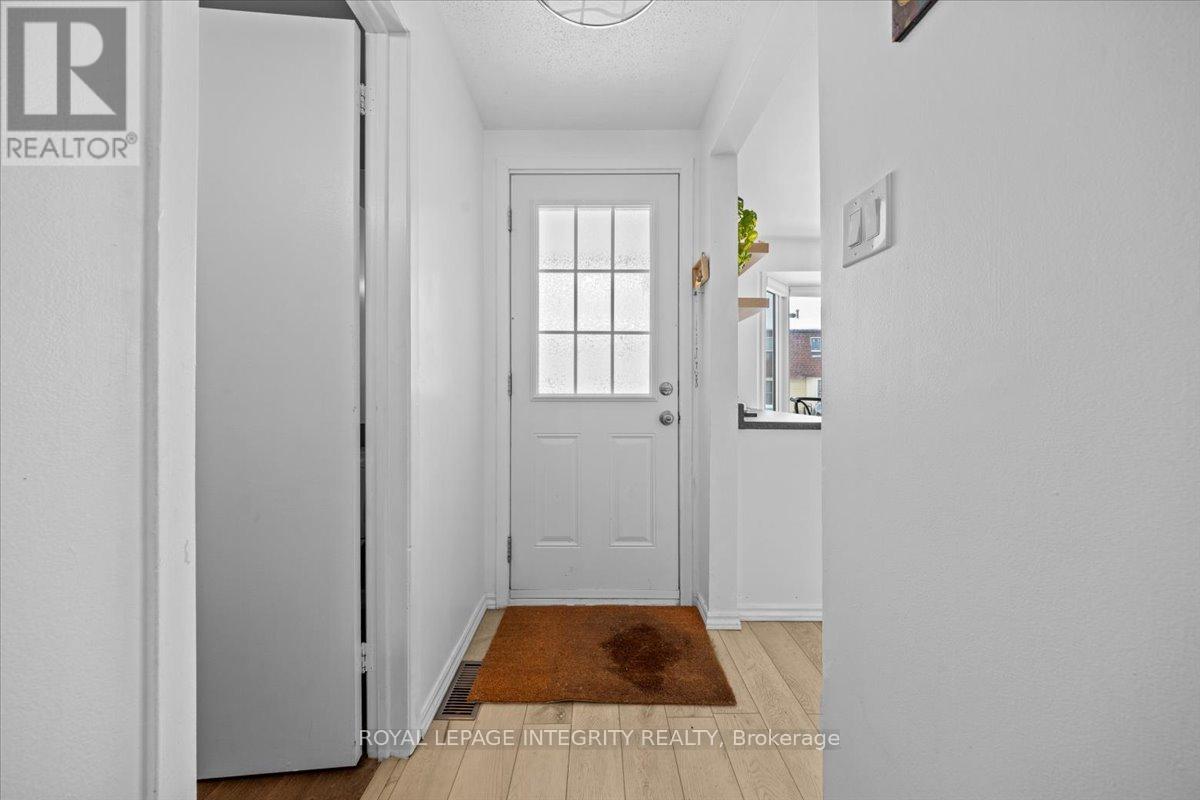 1196 Priory Lane, Ottawa, Ontario  K1C 1Z9 - Photo 3 - X12806924