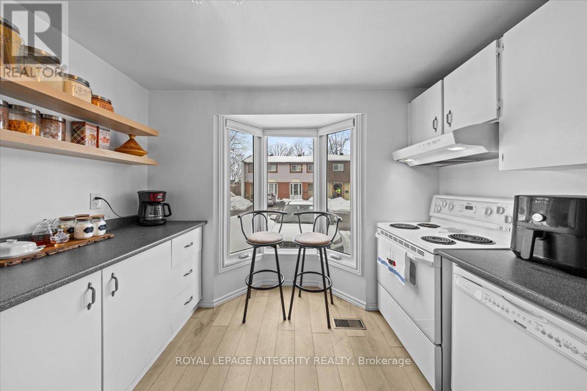 1196 Priory Lane, Ottawa, Ontario  K1C 1Z9 - Photo 4 - X12806924