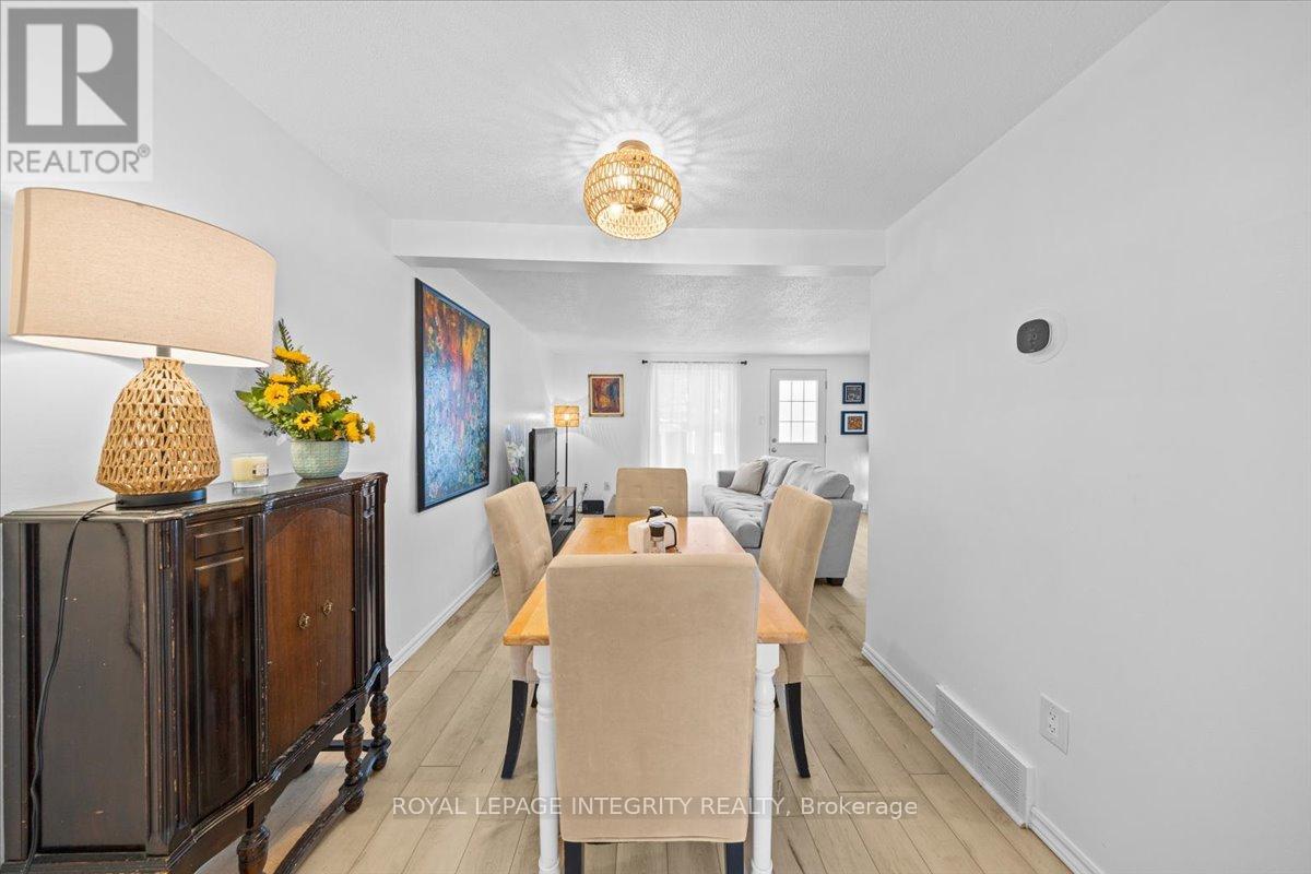 1196 Priory Lane, Ottawa, Ontario  K1C 1Z9 - Photo 7 - X12806924