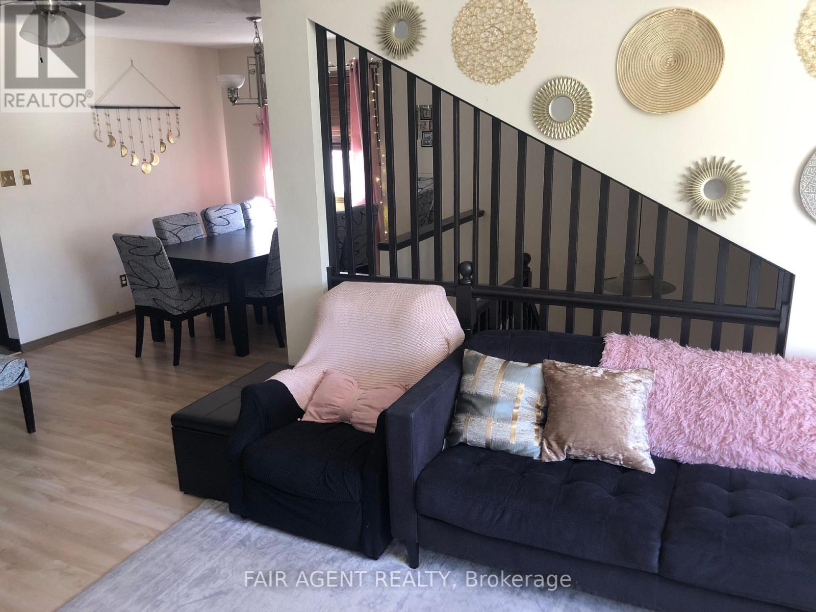 562 Erinbrook Drive, Kitchener, Ontario  N2E 3M8 - Photo 12 - X12806848