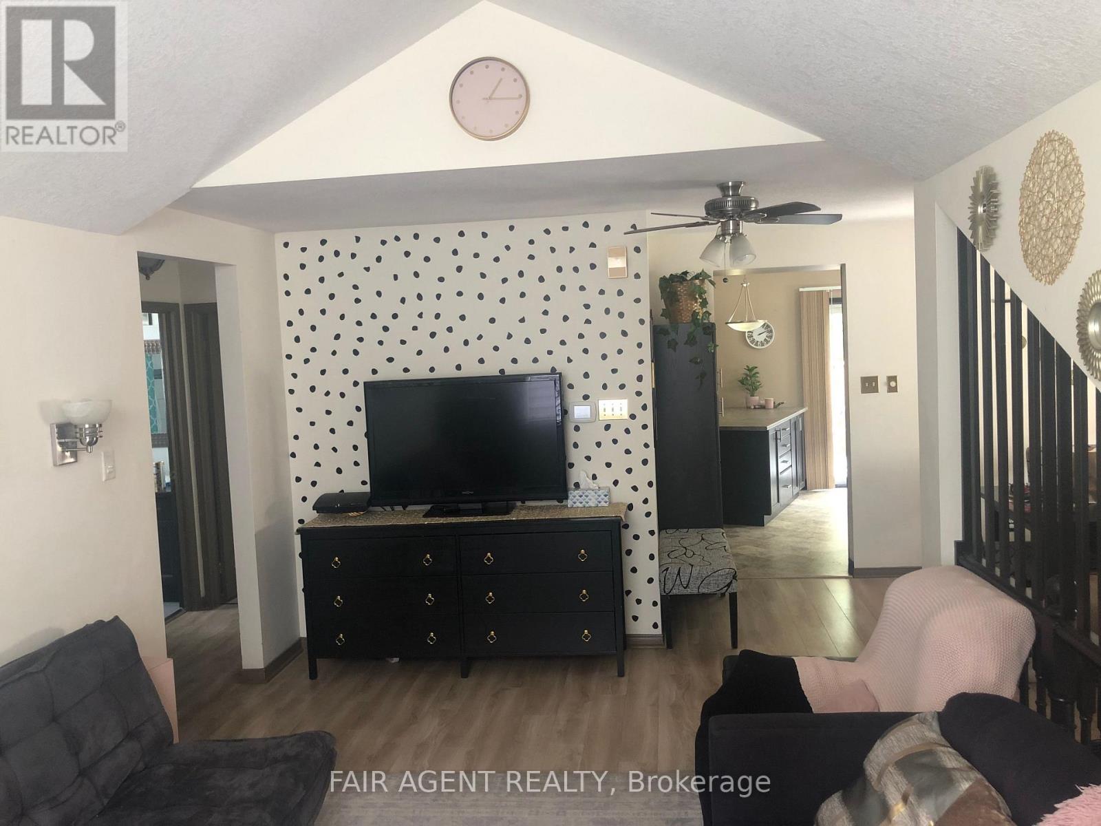 562 Erinbrook Drive, Kitchener, Ontario  N2E 3M8 - Photo 13 - X12806848