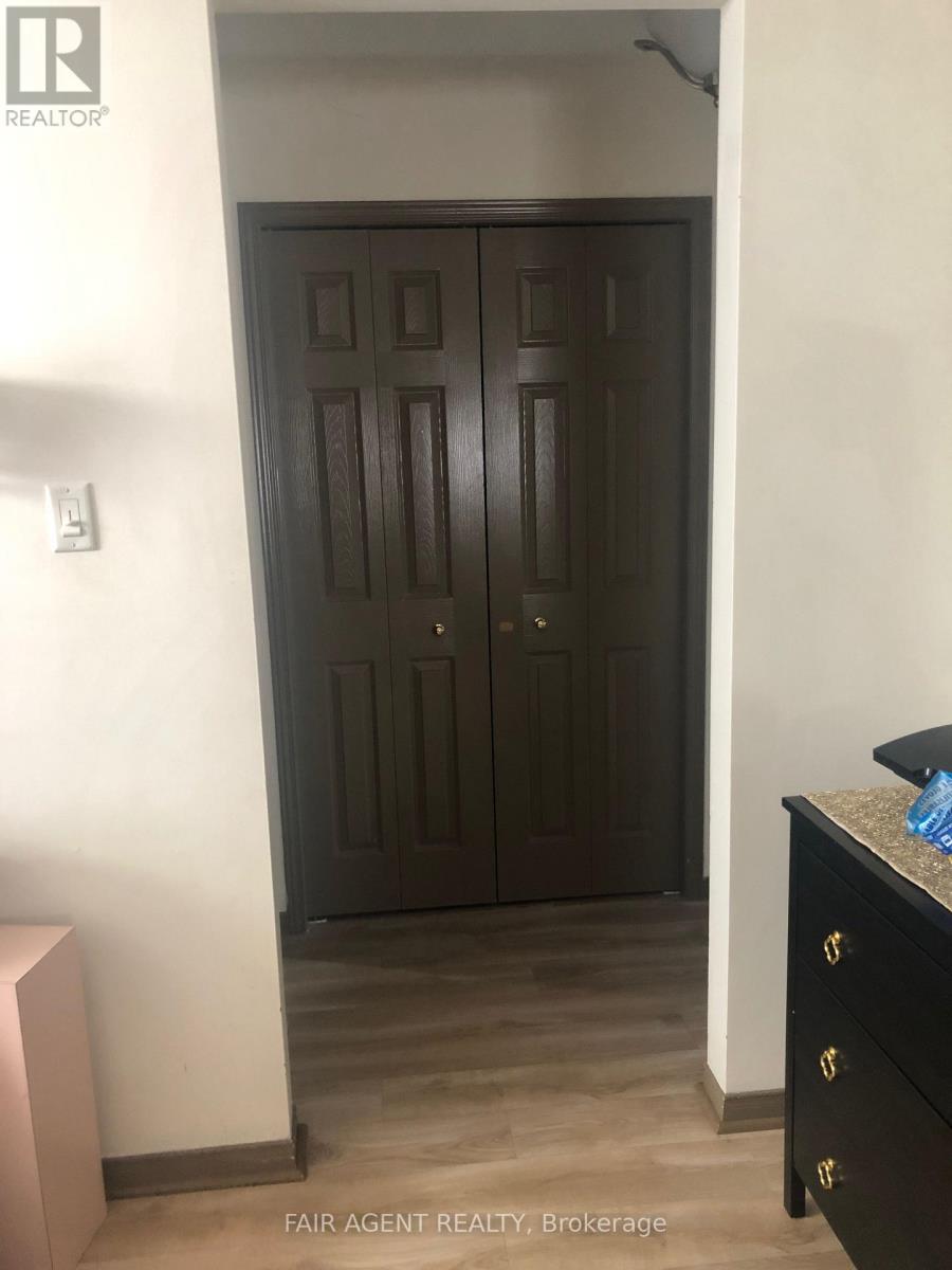 562 Erinbrook Drive, Kitchener, Ontario  N2E 3M8 - Photo 22 - X12806848