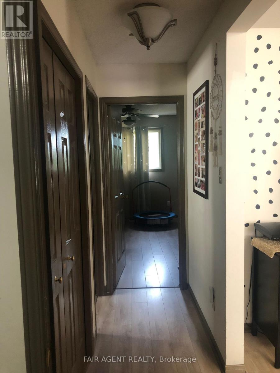 562 Erinbrook Drive, Kitchener, Ontario  N2E 3M8 - Photo 23 - X12806848