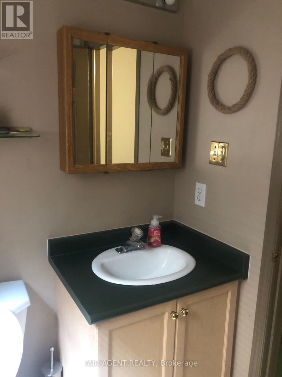 562 Erinbrook Drive, Kitchener, Ontario  N2E 3M8 - Photo 36 - X12806848