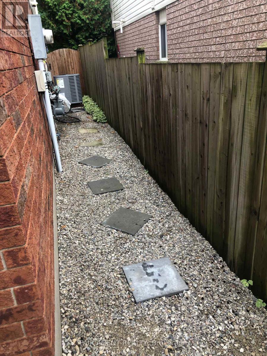 562 Erinbrook Drive, Kitchener, Ontario  N2E 3M8 - Photo 41 - X12806848