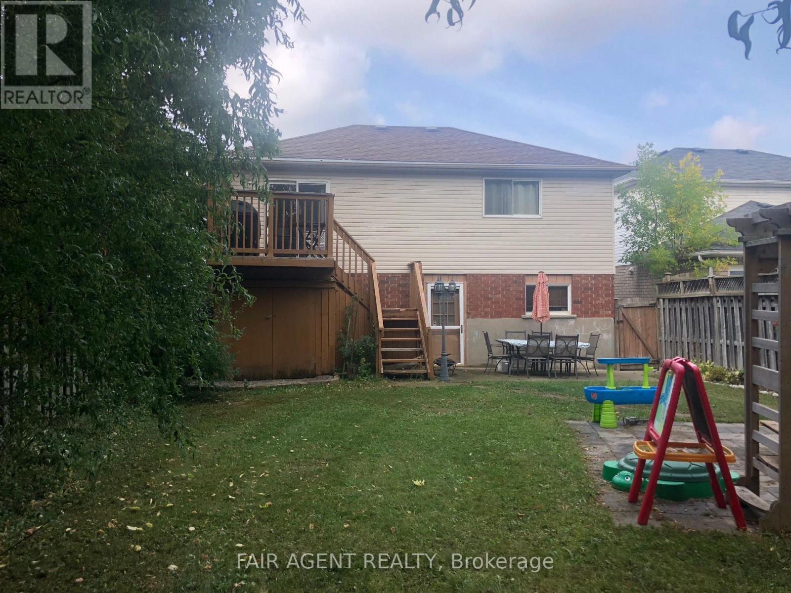 562 Erinbrook Drive, Kitchener, Ontario  N2E 3M8 - Photo 42 - X12806848