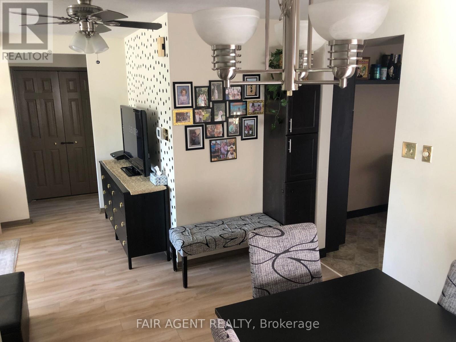 562 Erinbrook Drive, Kitchener, Ontario  N2E 3M8 - Photo 9 - X12806848