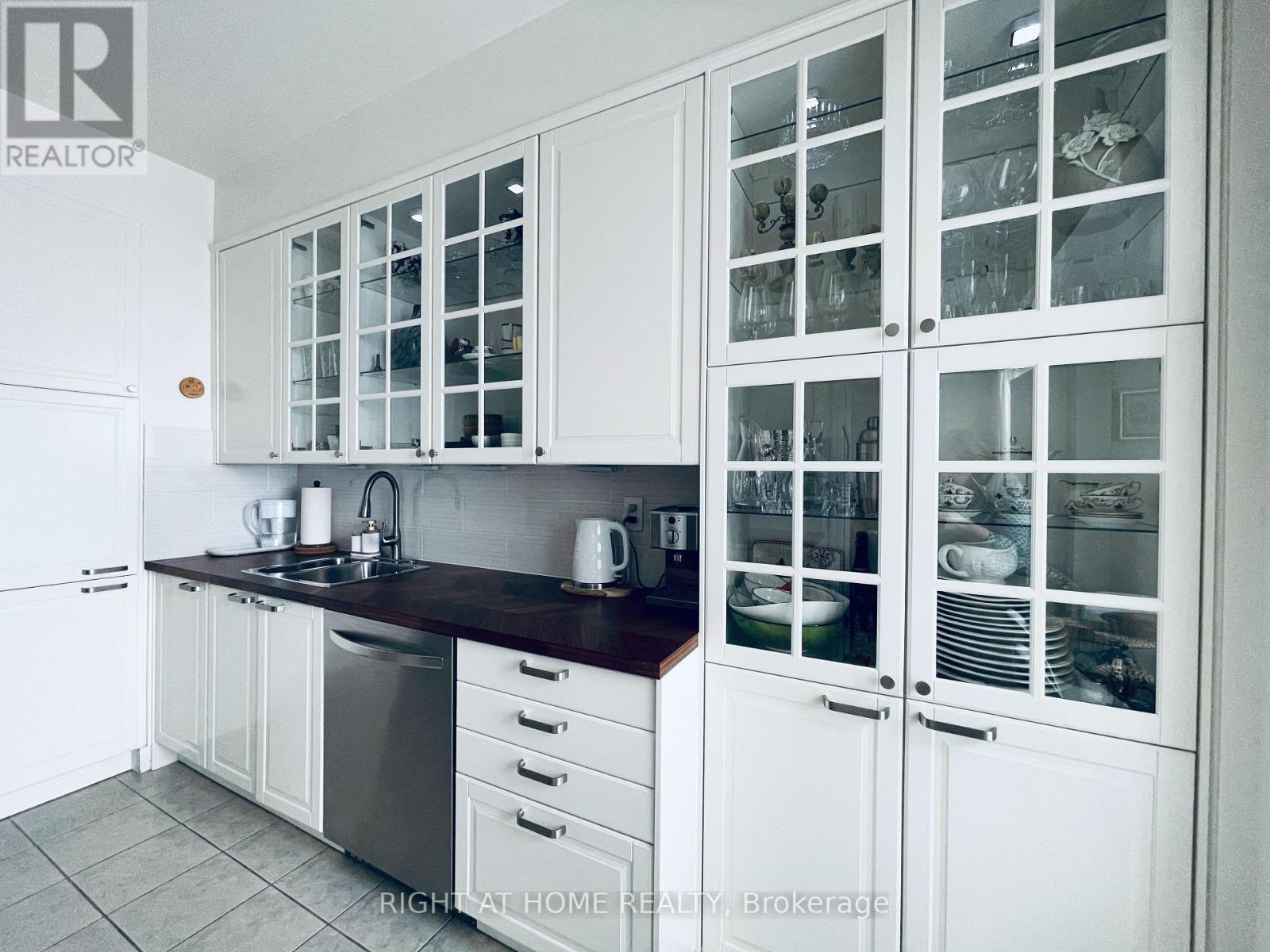 Lph06 - 188 Doris Avenue, Toronto, Ontario  M2N 6Z5 - Photo 2 - C12806838