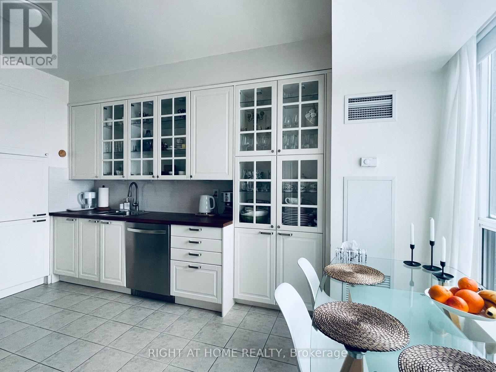 Lph06 - 188 Doris Avenue, Toronto, Ontario  M2N 6Z5 - Photo 3 - C12806838