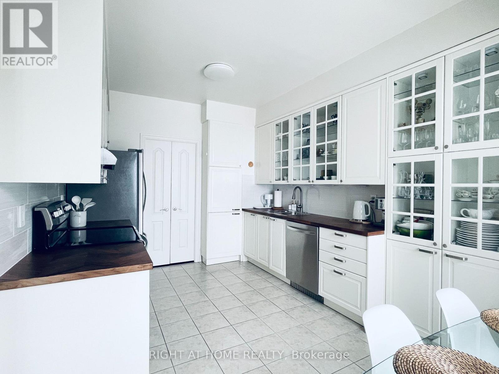 Lph06 - 188 Doris Avenue, Toronto, Ontario  M2N 6Z5 - Photo 4 - C12806838