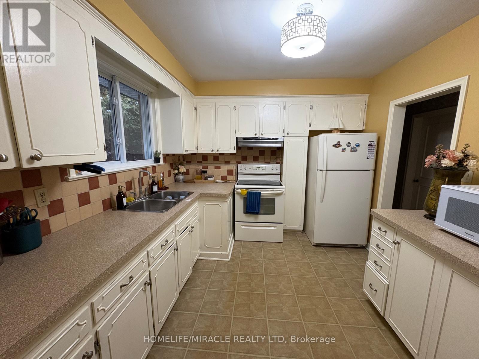 25 Ingrid Drive N, Toronto, Ontario  M1G 3A8 - Photo 13 - E12799654