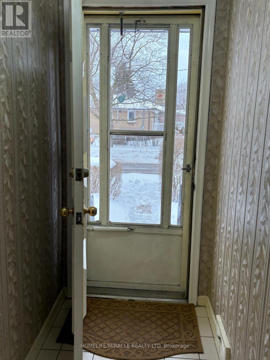 25 Ingrid Drive N, Toronto, Ontario  M1G 3A8 - Photo 6 - E12799654