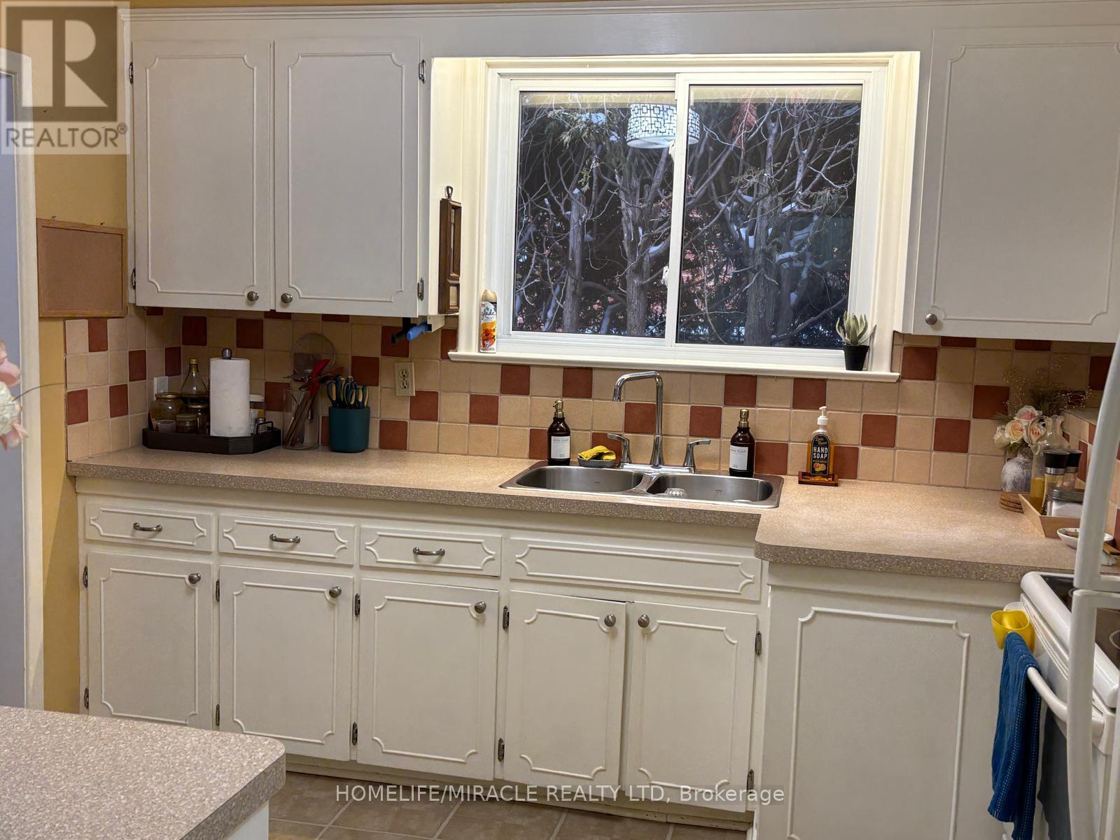 25 Ingrid Drive N, Toronto, Ontario  M1G 3A8 - Photo 9 - E12799654