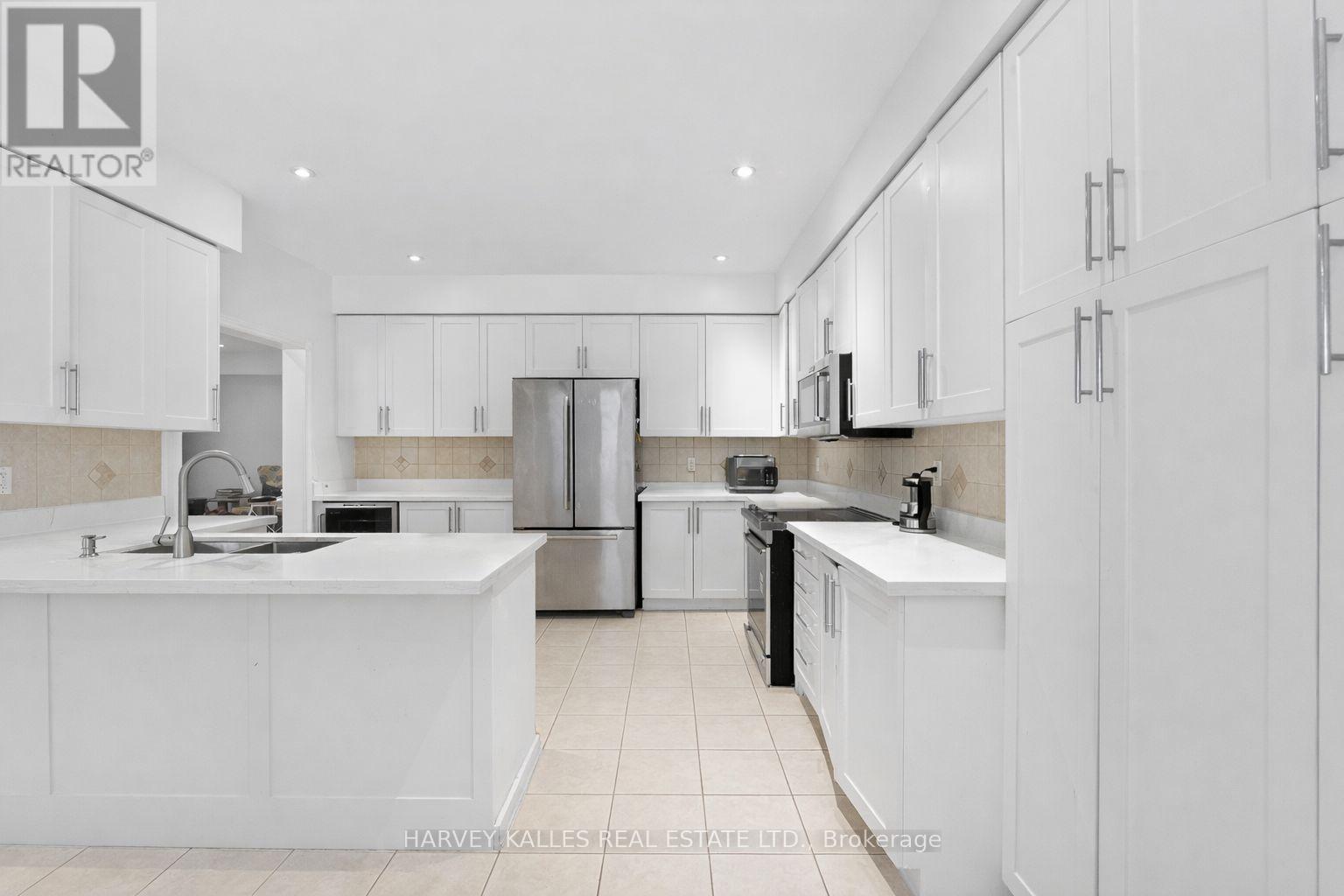 60 Wolfson Crescent, Richmond Hill, Ontario  L4E 4P1 - Photo 15 - N12790640