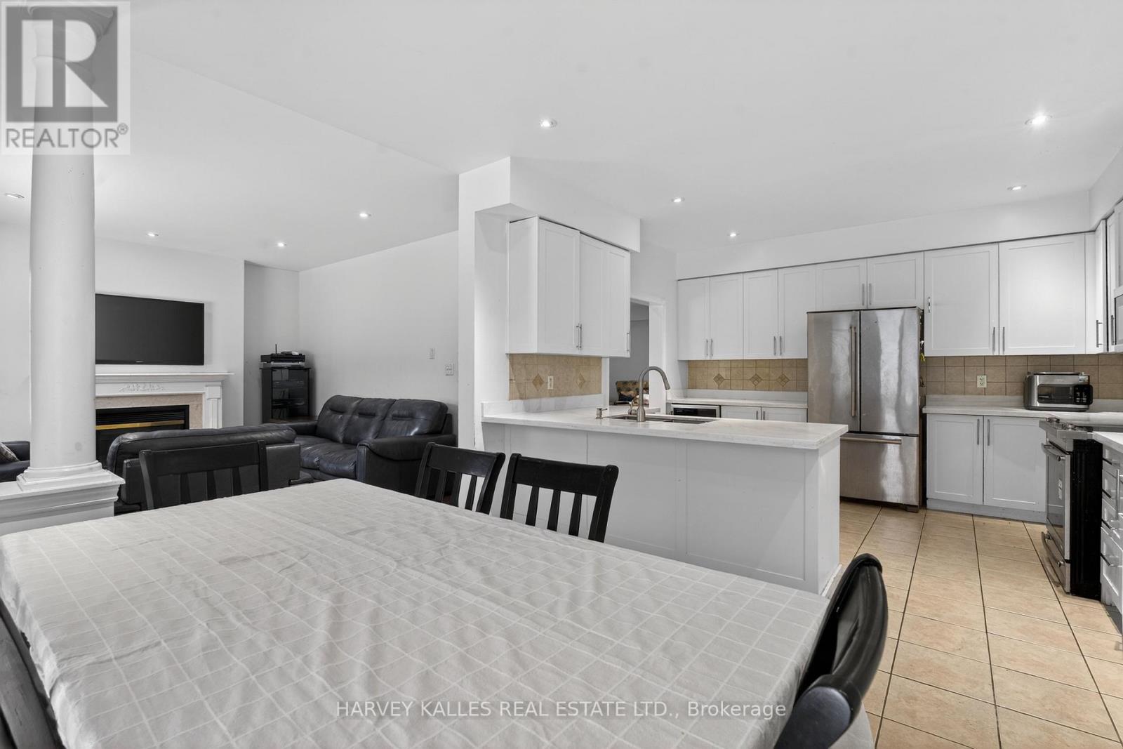 60 Wolfson Crescent, Richmond Hill, Ontario  L4E 4P1 - Photo 14 - N12790640