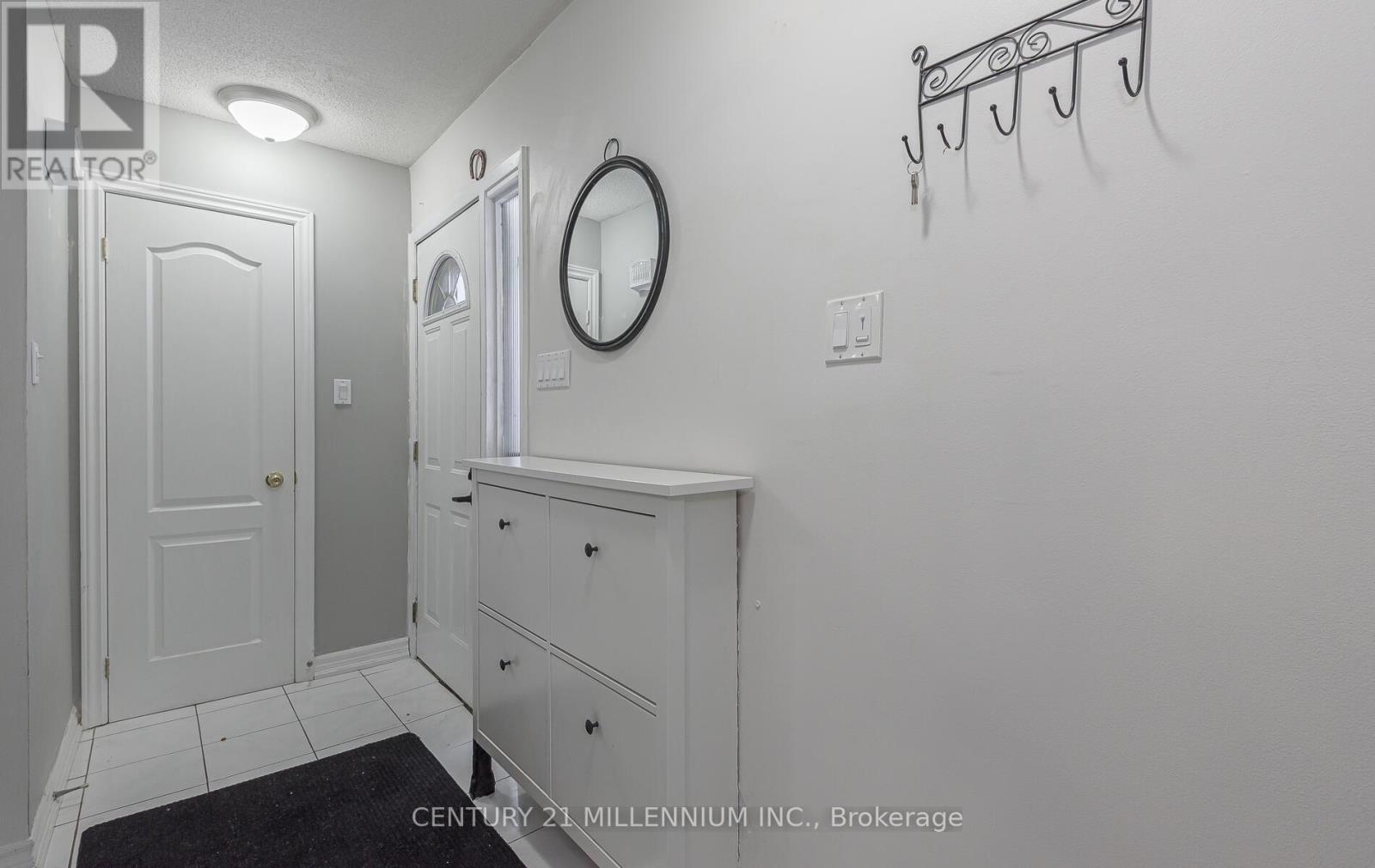 4 Heatherside Court, Brampton, Ontario  L6S 1N9 - Photo 6 - W12804026