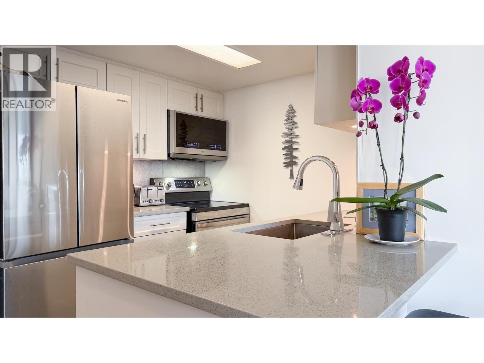 807 838 Agnes Street, New Westminster, British Columbia  V3M 6R3 - Photo 4 - R3088981