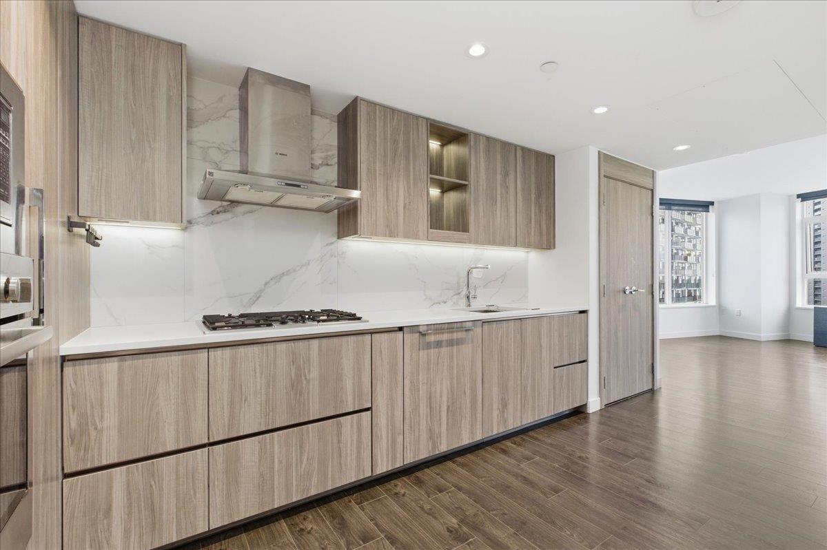 1610 9887 Whalley Boulevard, Surrey, British Columbia  V3T 0P4 - Photo 6 - R3091935