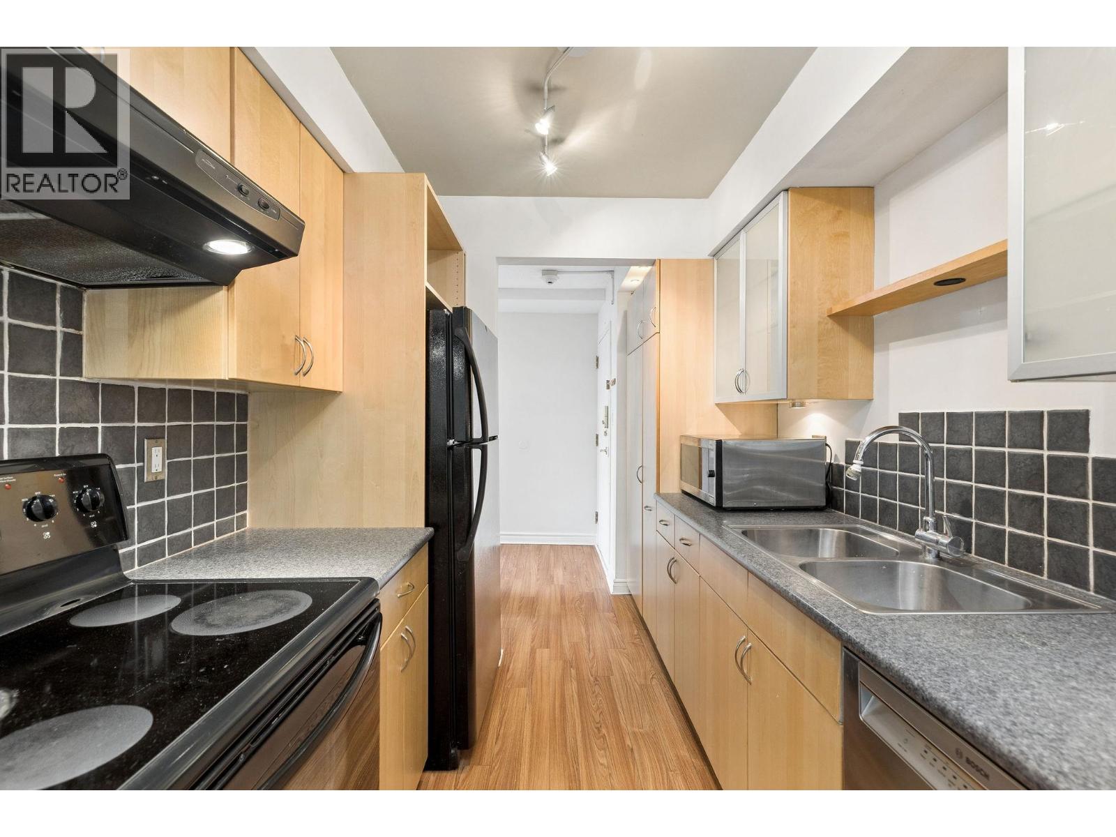 203 330 E 1st Street, North Vancouver, British Columbia  V7L 1B5 - Photo 8 - R3092002