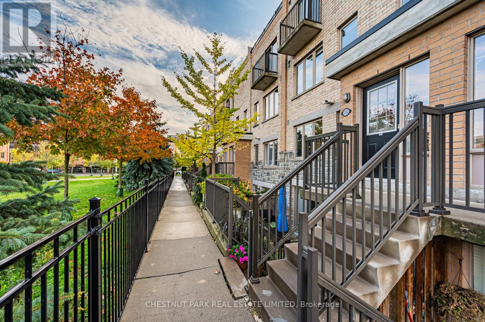 202 - 16 Foundry Avenue, Toronto, Ontario M6H 0A9 - Photo 3 - W12806882