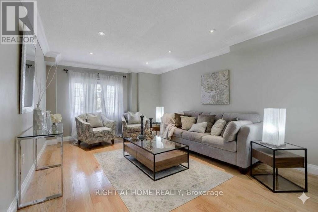 741 Maxman Street, Mississauga, Ontario  L5R 0B3 - Photo 4 - W12806920