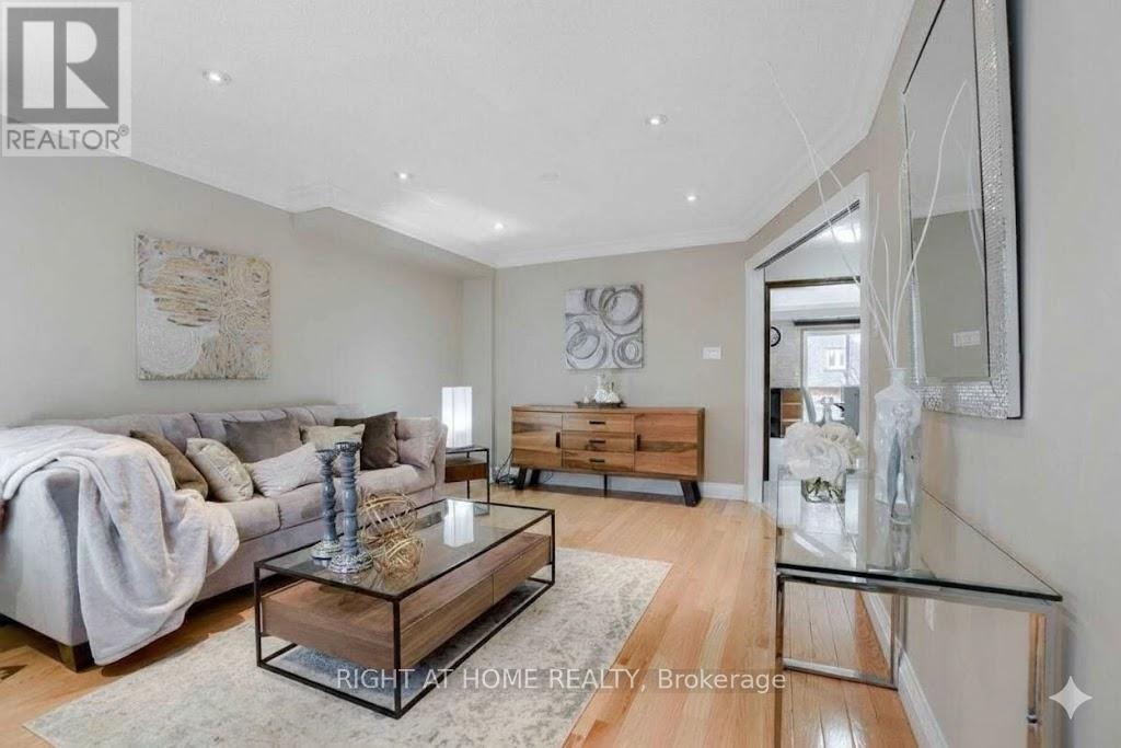 741 Maxman Street, Mississauga, Ontario  L5R 0B3 - Photo 6 - W12806920