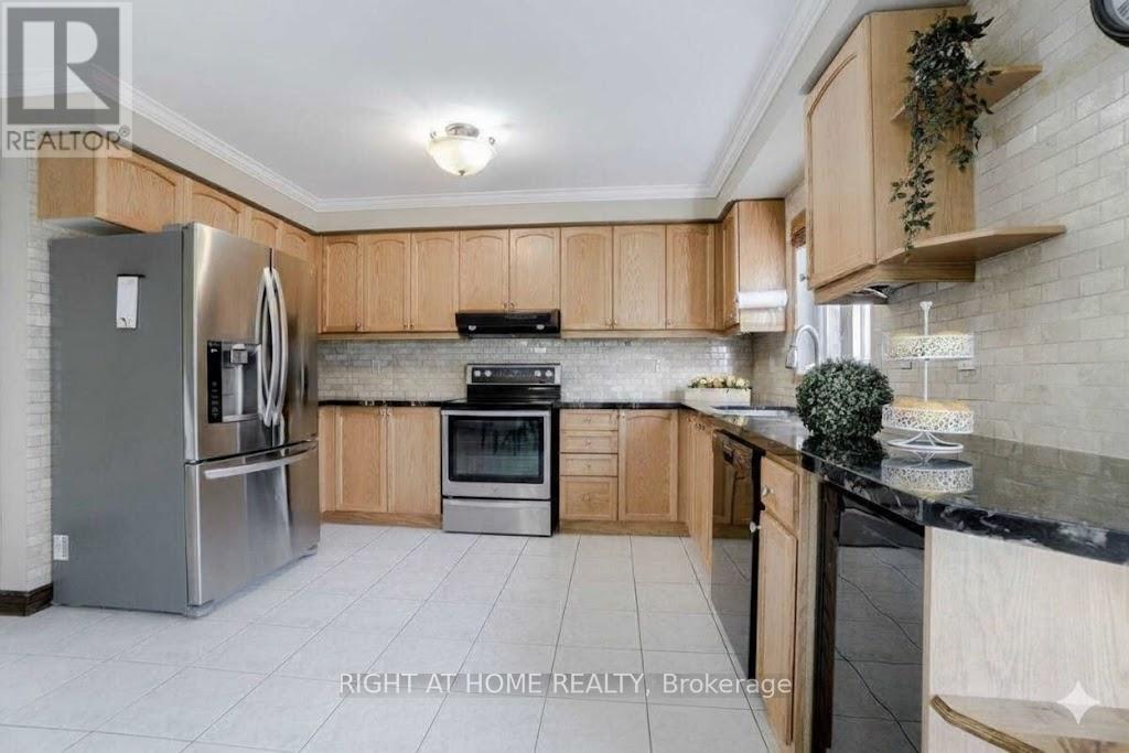 741 Maxman Street, Mississauga, Ontario  L5R 0B3 - Photo 8 - W12806920