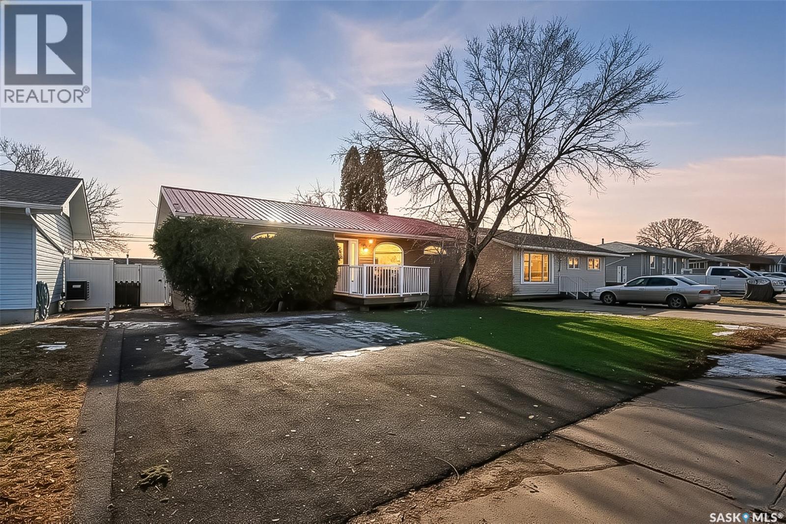 1317 Hochelaga STREET W, Moose Jaw, Saskatchewan