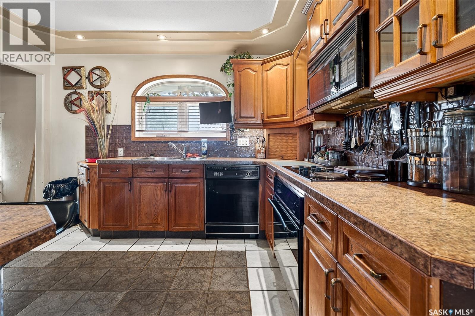 1317 Hochelaga Street W, Moose Jaw, Saskatchewan  S6H 6C3 - Photo 10 - SK028896