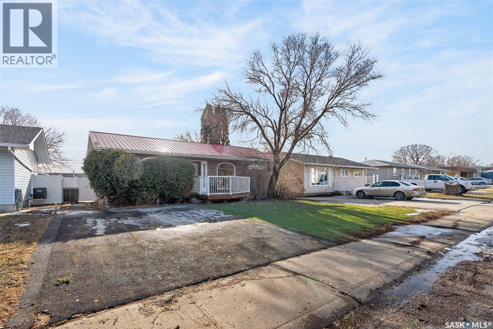 1317 Hochelaga Street W, Moose Jaw, Saskatchewan  S6H 6C3 - Photo 2 - SK028896