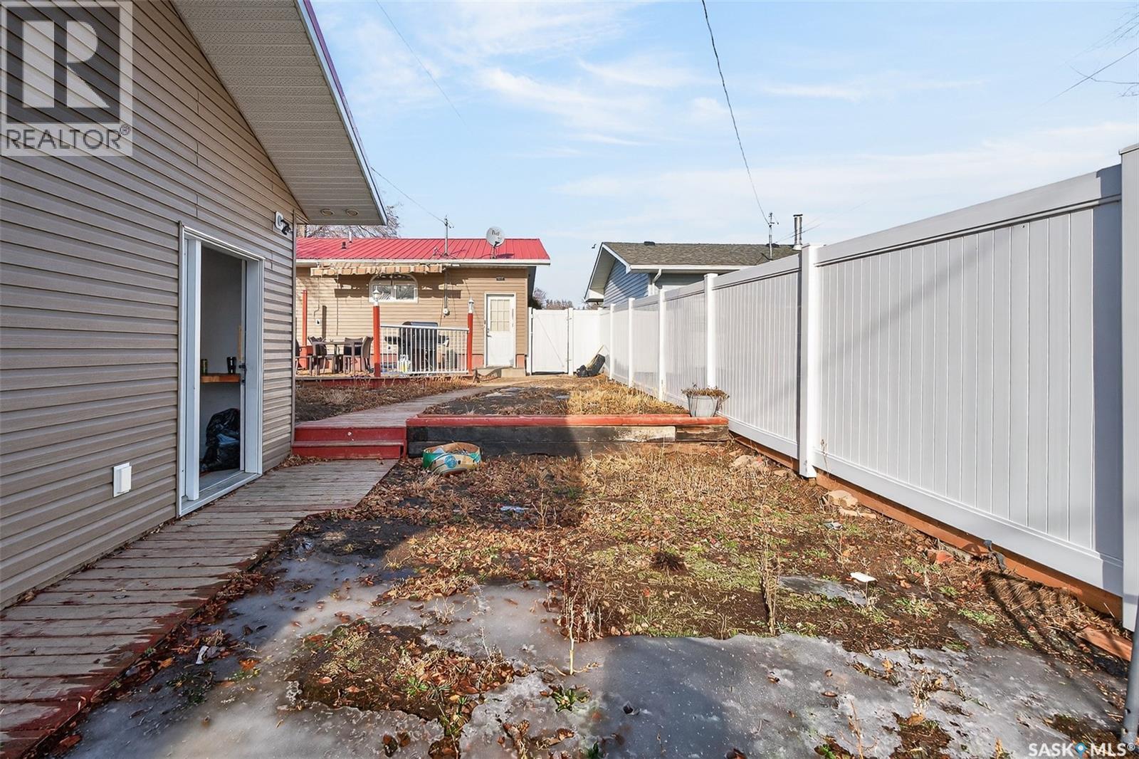 1317 Hochelaga Street W, Moose Jaw, Saskatchewan  S6H 6C3 - Photo 40 - SK028896