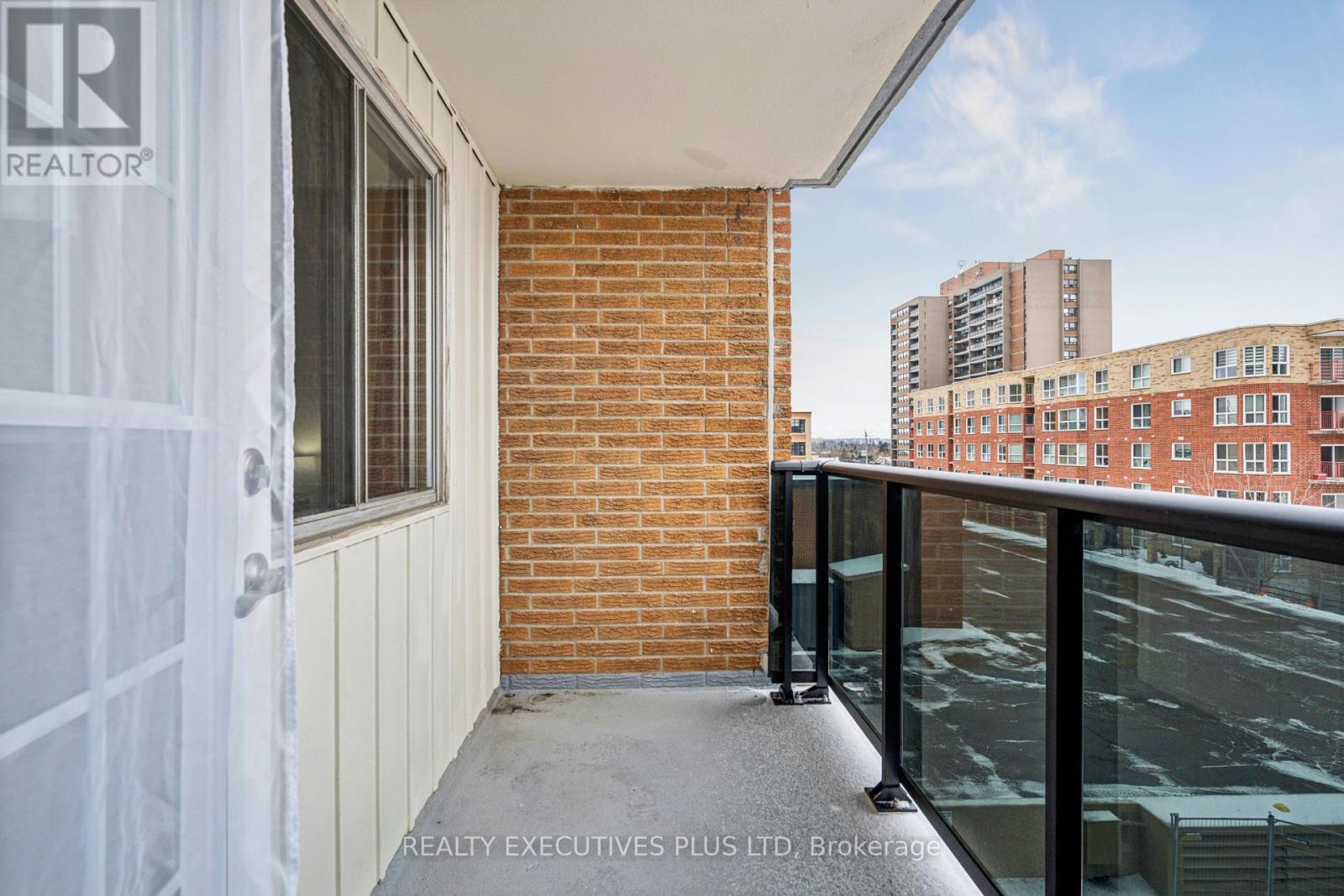 303 - 64 Benton Street, Kitchener, Ontario  N2G 4L9 - Photo 10 - X12806888