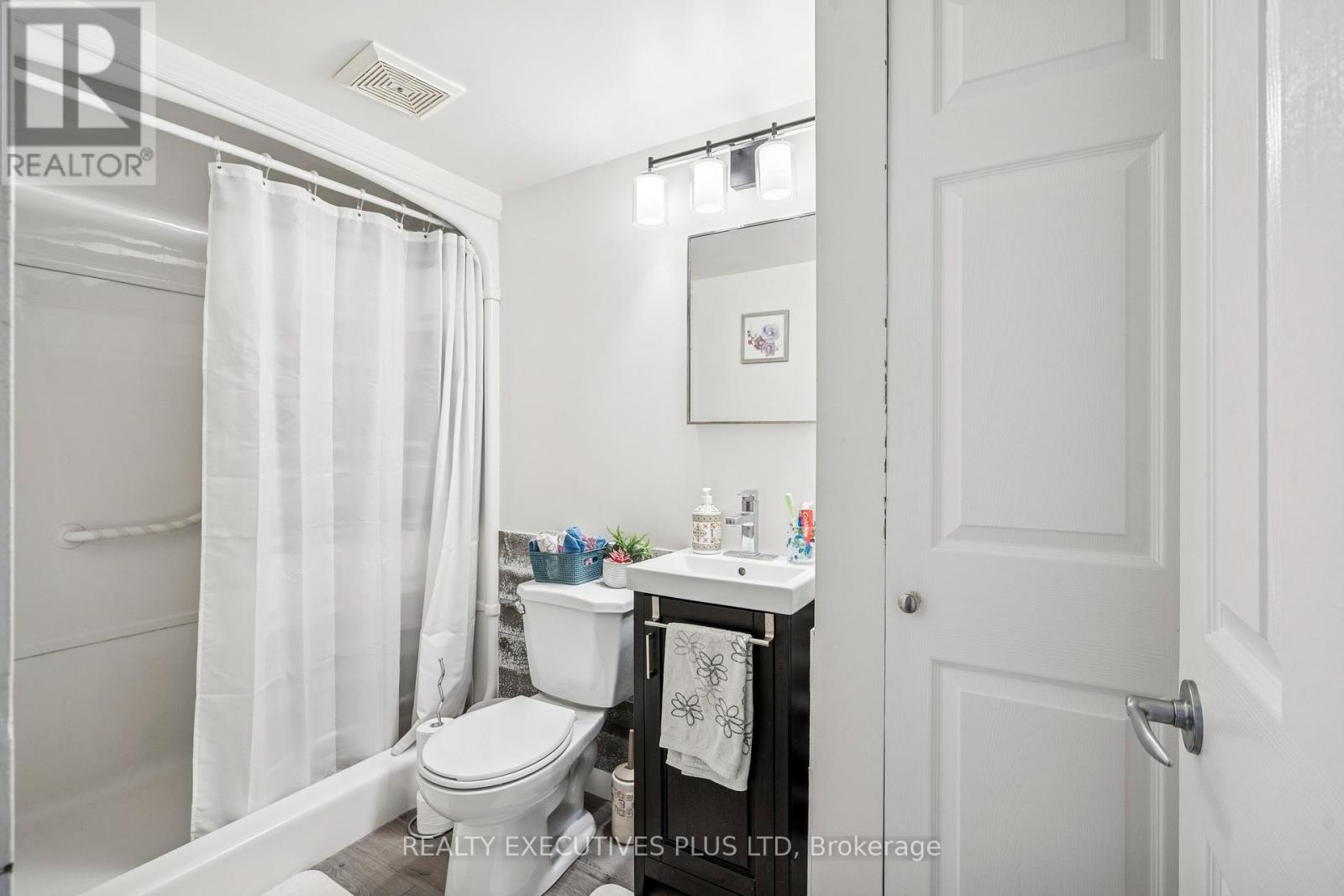 303 - 64 Benton Street, Kitchener, Ontario  N2G 4L9 - Photo 22 - X12806888