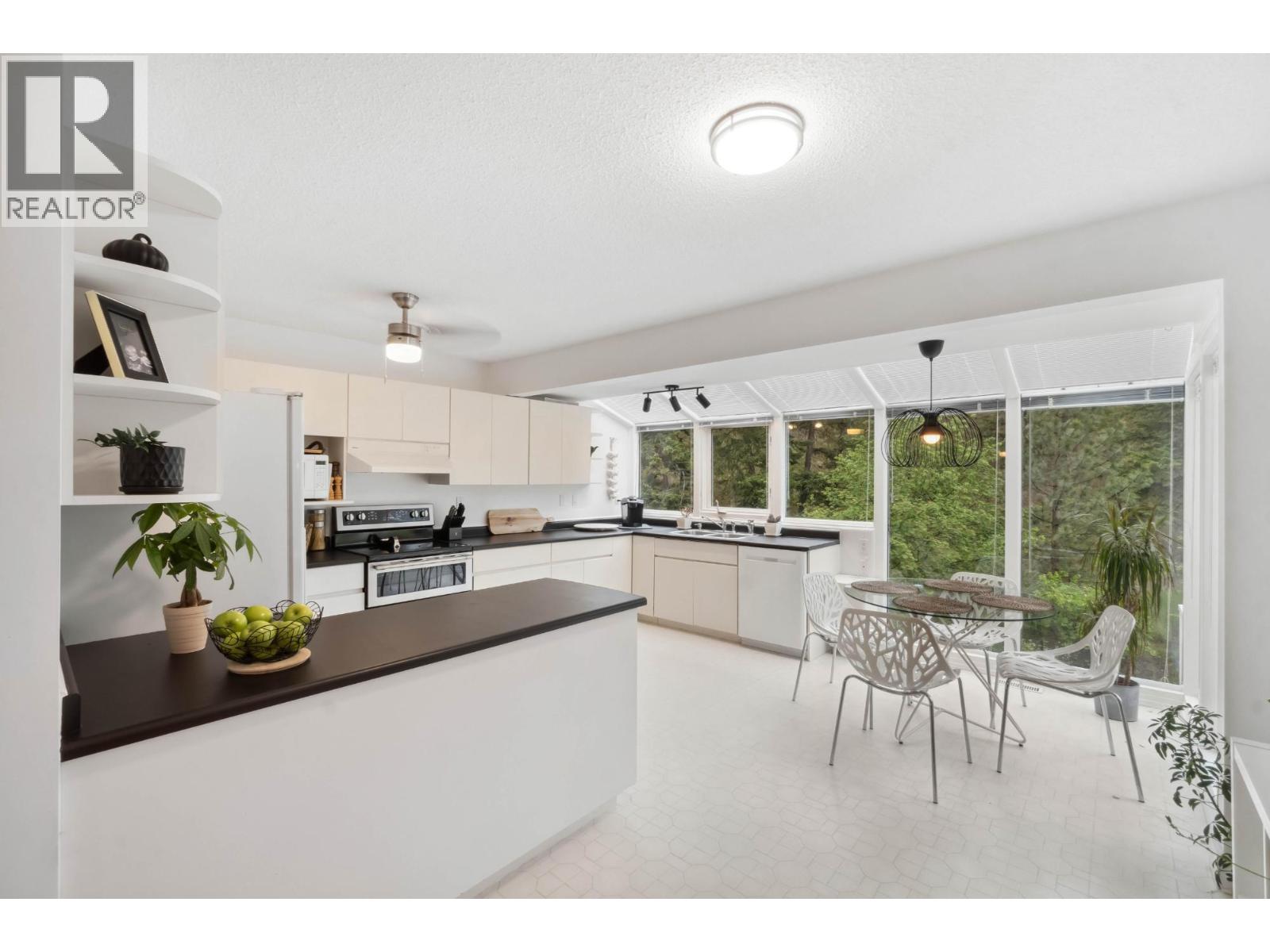 125 Monmouth Drive, Kamloops, British Columbia  V2E 1L8 - Photo 4 - 10376534