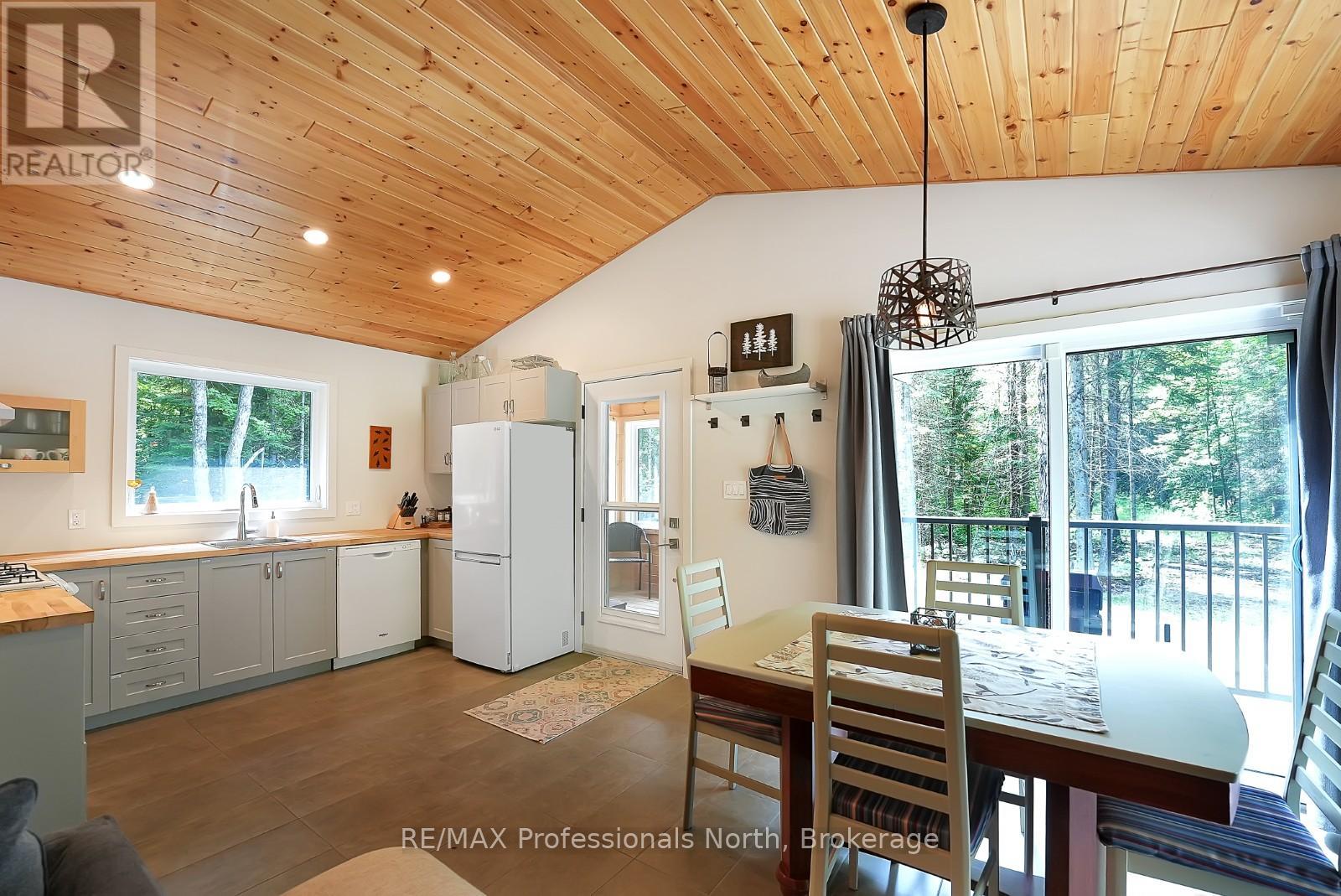 1462 Minnicock Lake Road, Dysart Et Al (Dysart), Ontario  K0M 1S0 - Photo 13 - X12807030