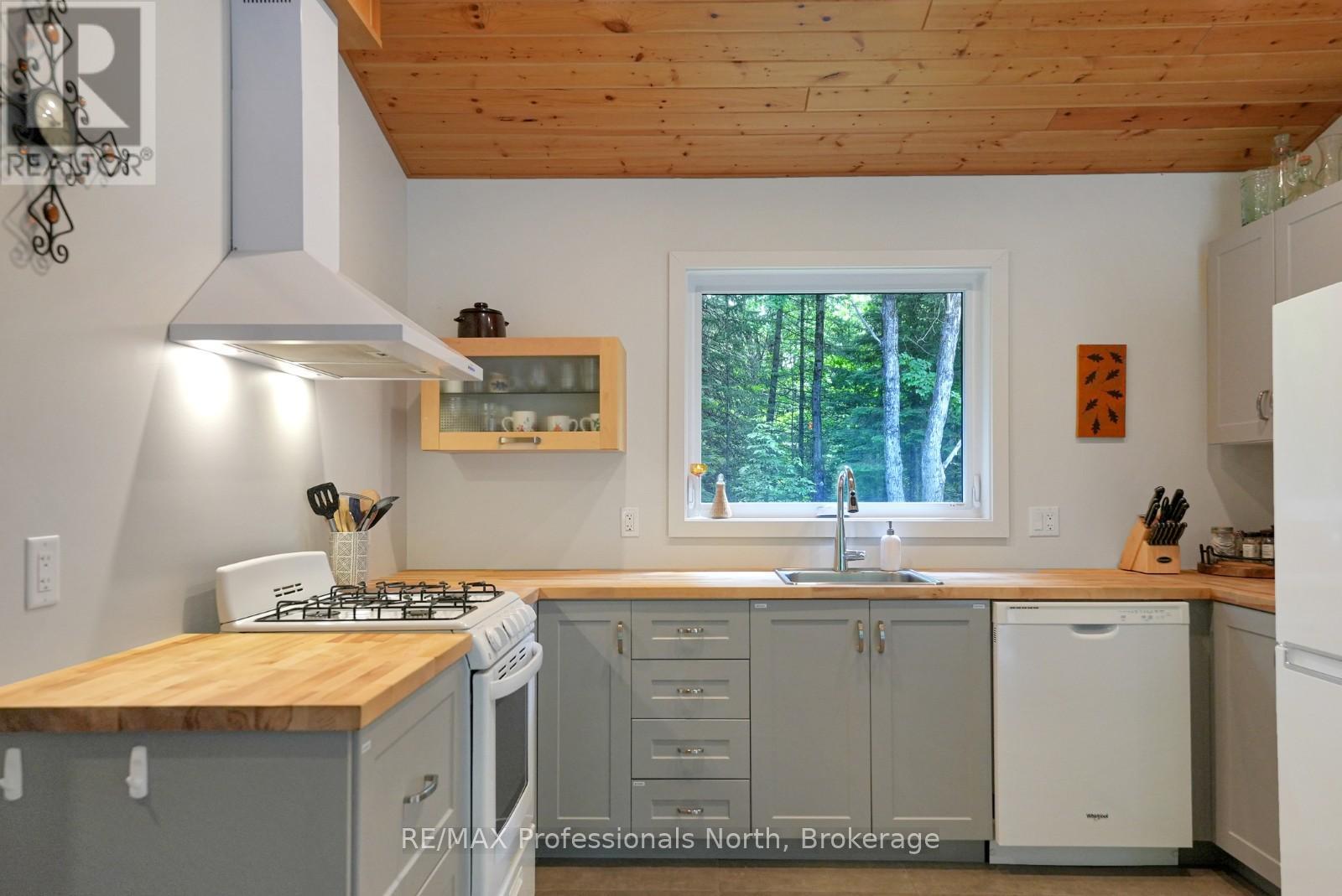 1462 Minnicock Lake Road, Dysart Et Al (Dysart), Ontario  K0M 1S0 - Photo 14 - X12807030