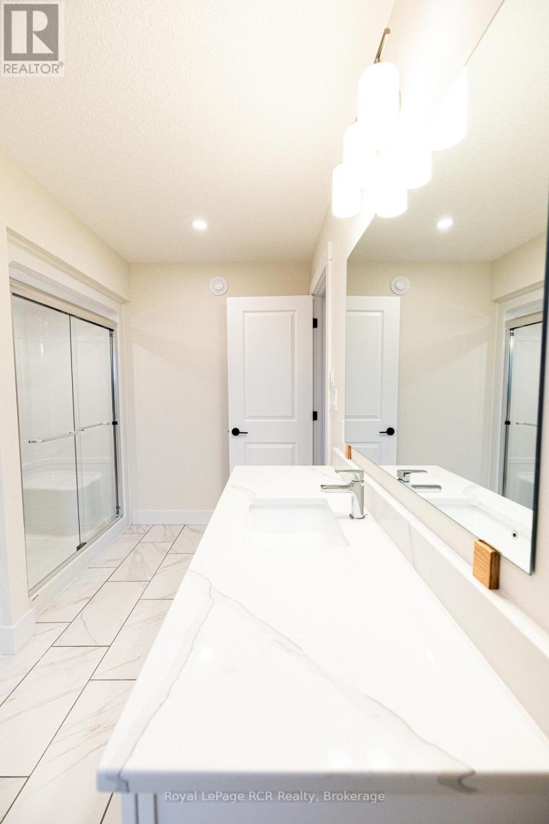 222 16th Avenue Crescent, Hanover, Ontario  N4N 3V3 - Photo 11 - X12807152