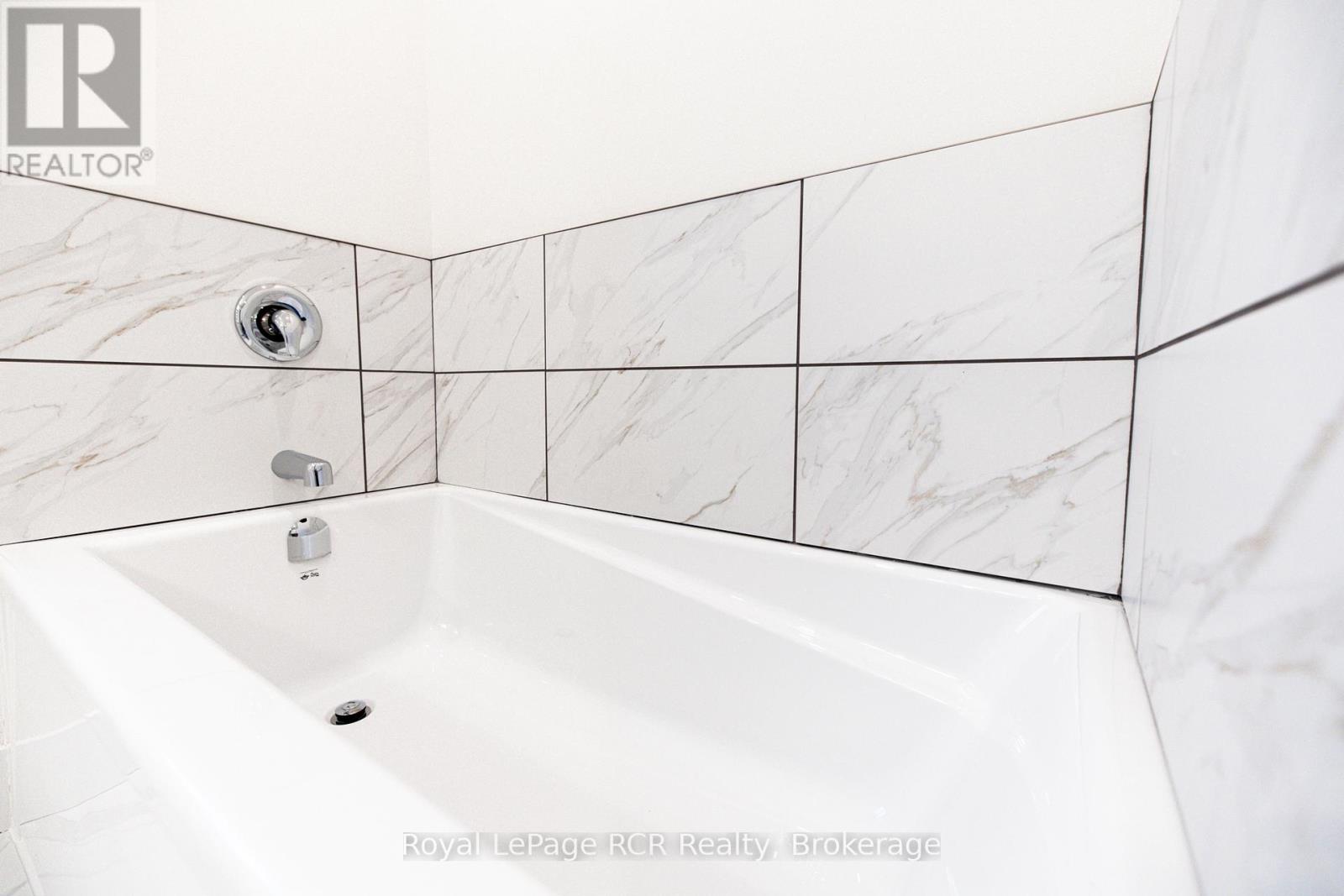 222 16th Avenue Crescent, Hanover, Ontario  N4N 3V3 - Photo 12 - X12807152