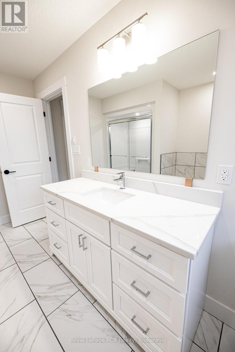 222 16th Avenue Crescent, Hanover, Ontario  N4N 3V3 - Photo 13 - X12807152