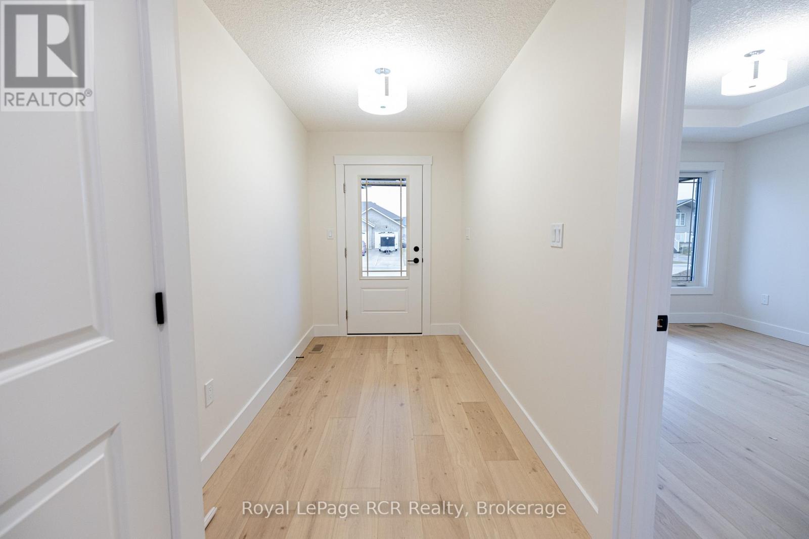 222 16th Avenue Crescent, Hanover, Ontario  N4N 3V3 - Photo 3 - X12807152