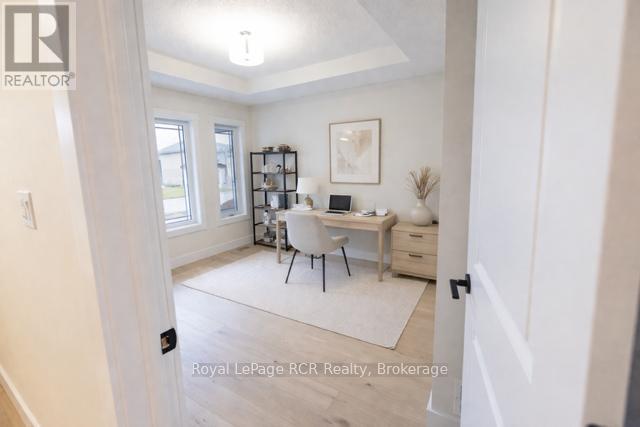 222 16th Avenue Crescent, Hanover, Ontario  N4N 3V3 - Photo 5 - X12807152