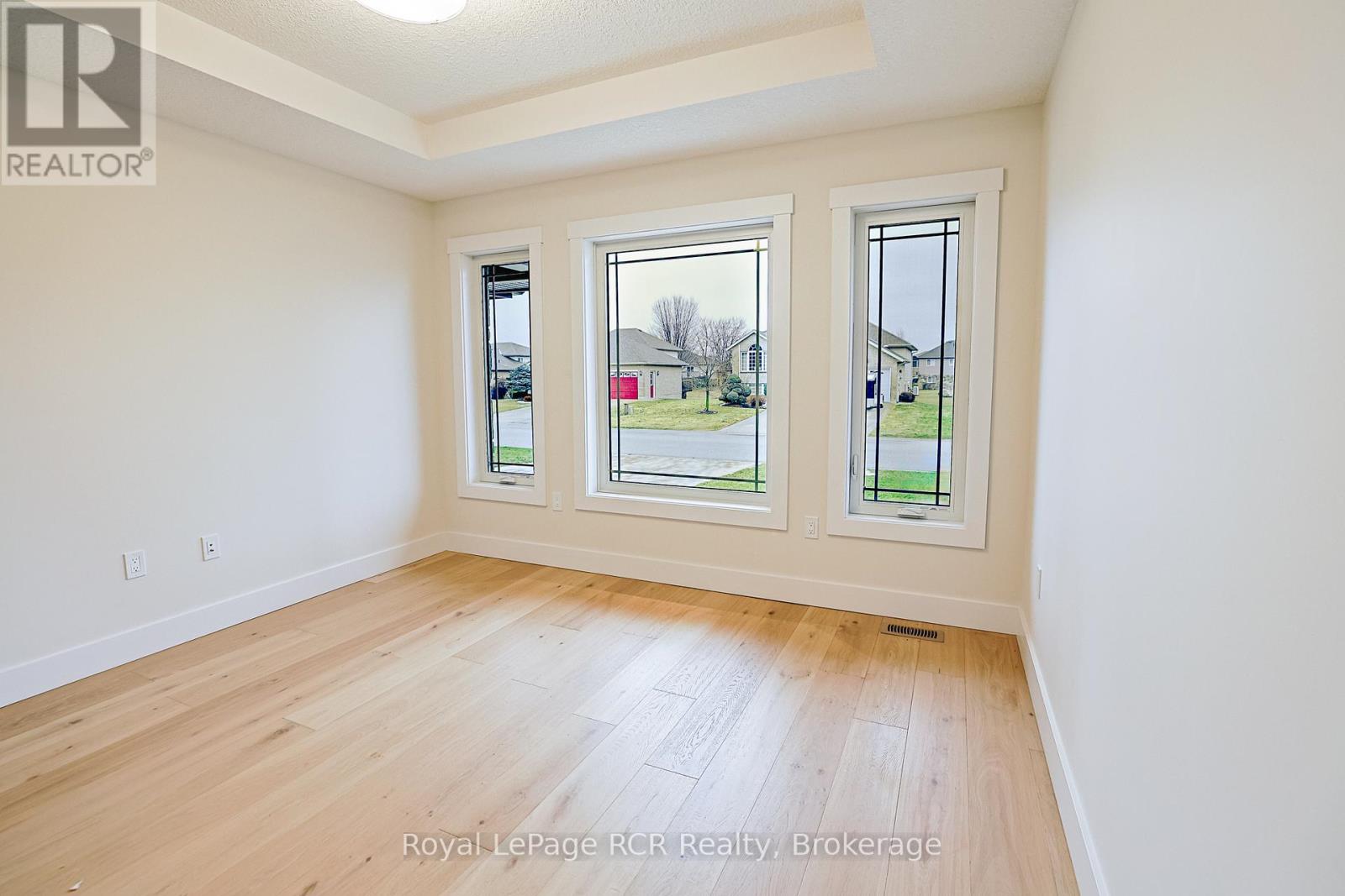 222 16th Avenue Crescent, Hanover, Ontario  N4N 3V3 - Photo 8 - X12807152