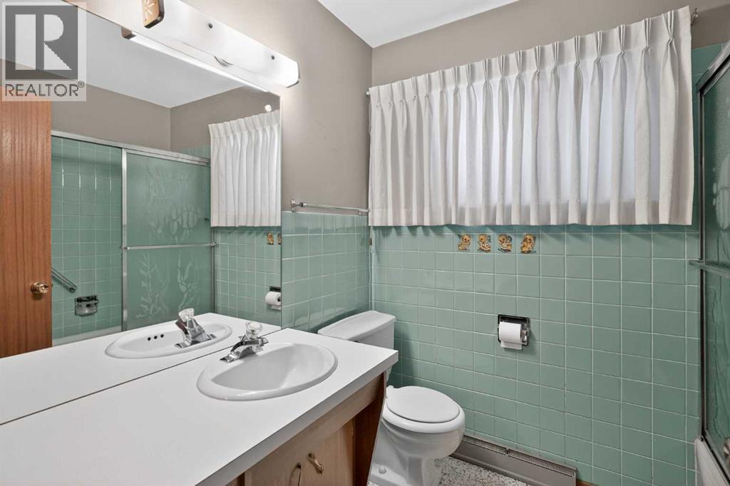 337 Capri Avenue Nw, Calgary, Alberta  T2L 0J4 - Photo 15 - A2286264