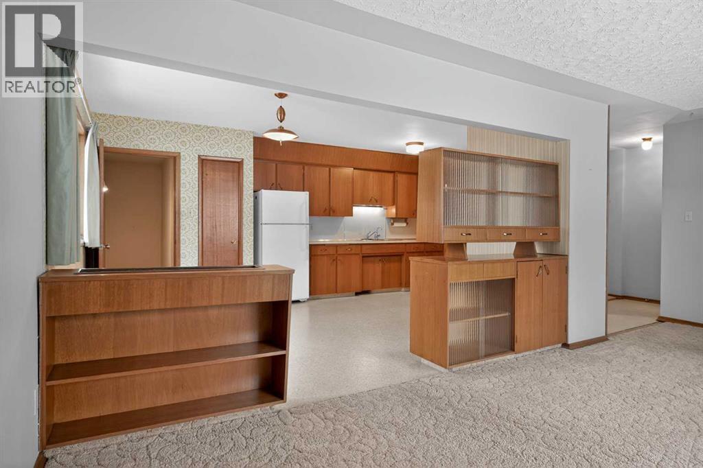 337 Capri Avenue Nw, Calgary, Alberta  T2L 0J4 - Photo 3 - A2286264