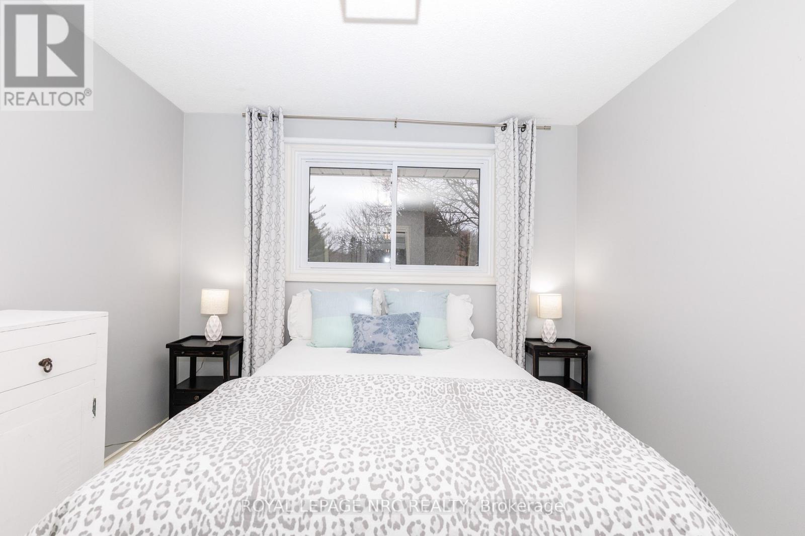 28 Spruceside Crescent, Pelham, Ontario  L0S 1E1 - Photo 21 - X12804474