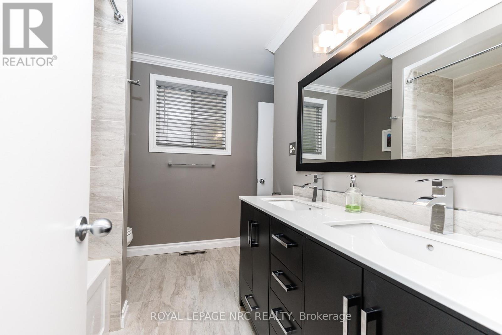 28 Spruceside Crescent, Pelham, Ontario  L0S 1E1 - Photo 18 - X12804474