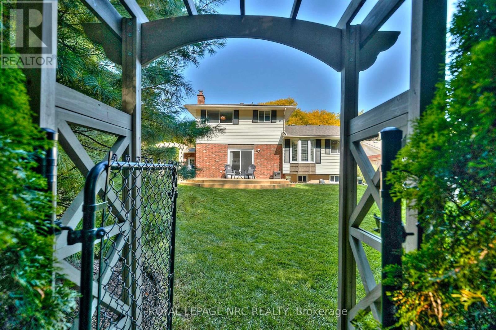 28 Spruceside Crescent, Pelham, Ontario  L0S 1E1 - Photo 45 - X12804474