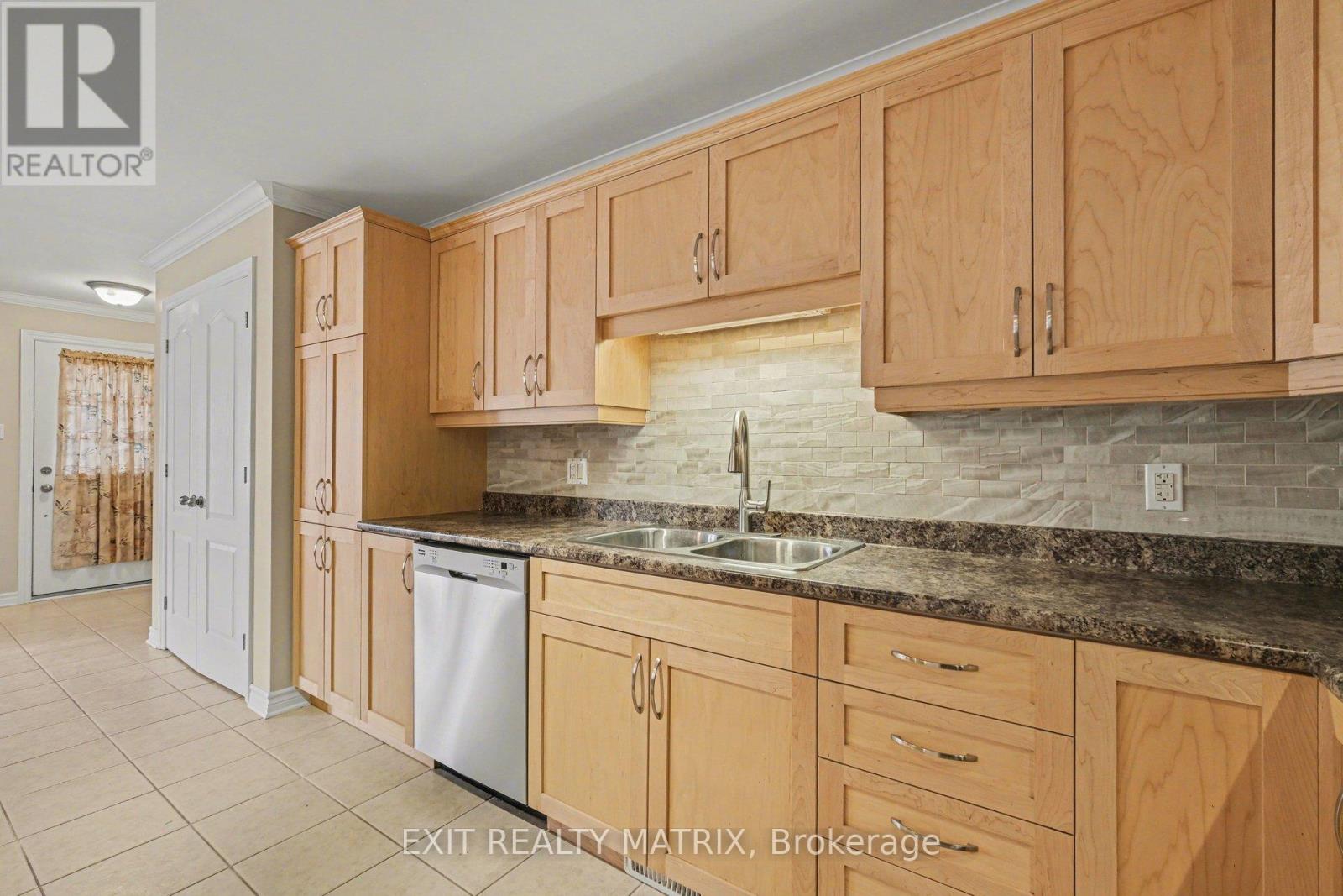 103 - 856 Notre-Dame Street, Russell, Ontario  K0A 1W0 - Photo 11 - X12807070