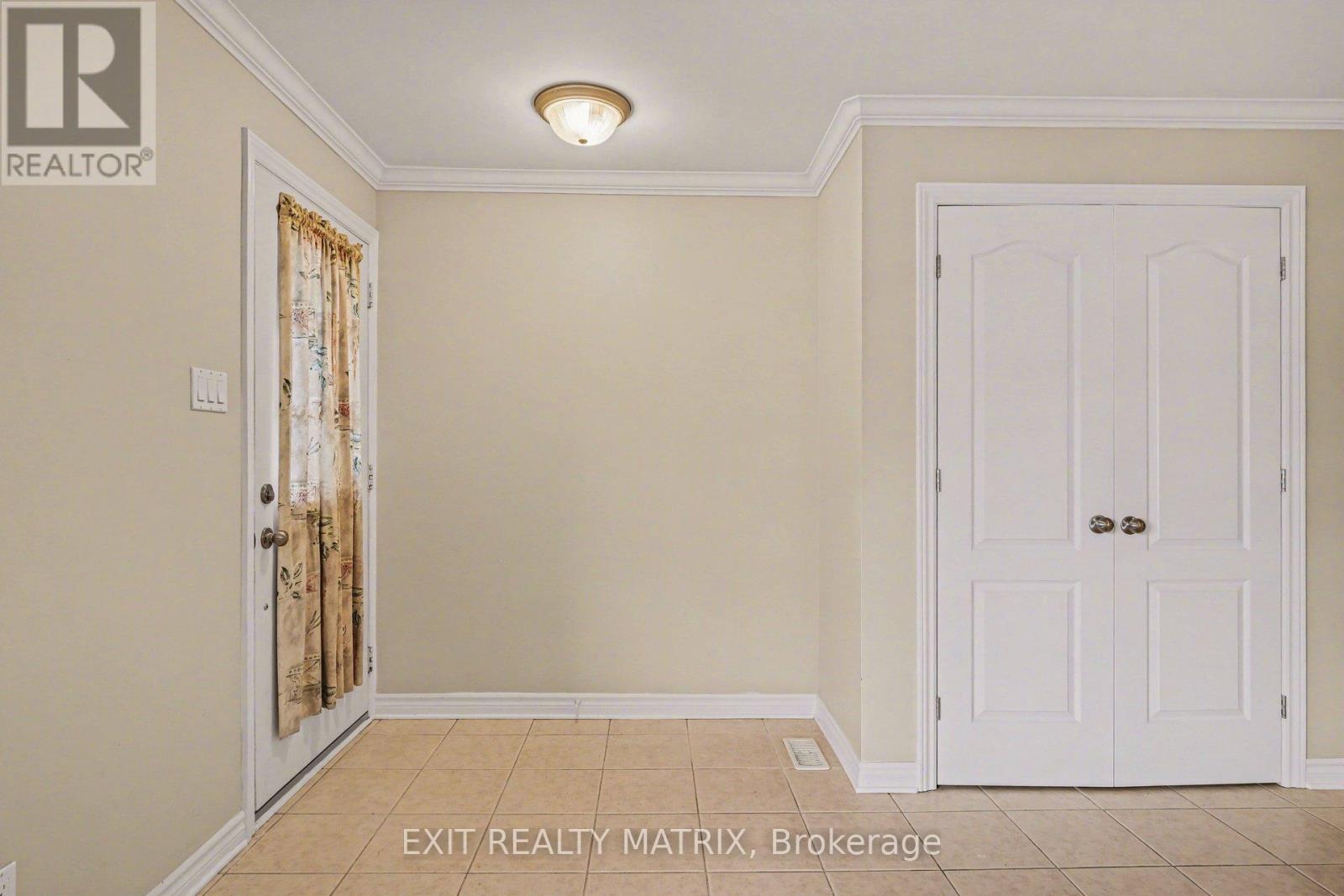 103 - 856 Notre-Dame Street, Russell, Ontario  K0A 1W0 - Photo 3 - X12807070