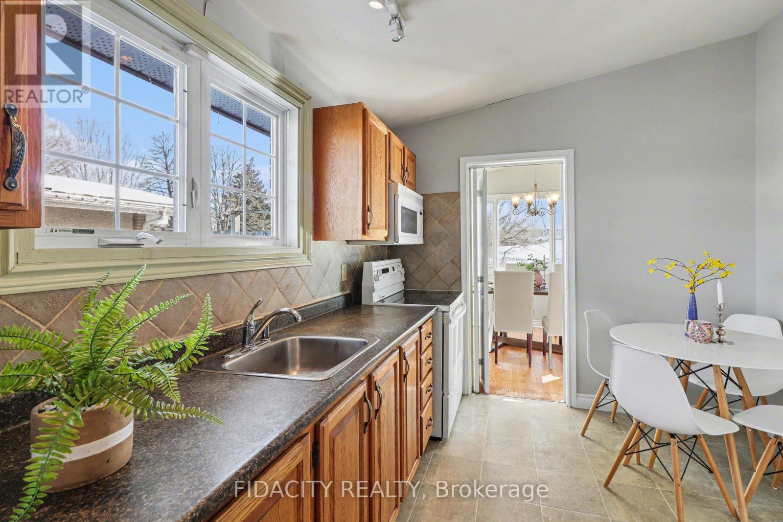 1933 Connecticut Avenue, Ottawa, Ontario  K1H 6Y3 - Photo 13 - X12807110